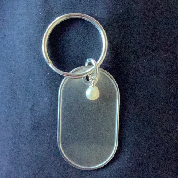 🦪 Original Vantel Pearls dog tag key chain w/ pearl - Picture 1 of 3